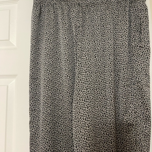 SzL Barefoot Dreams Satin Pajama Pants - Picture 13 of 14